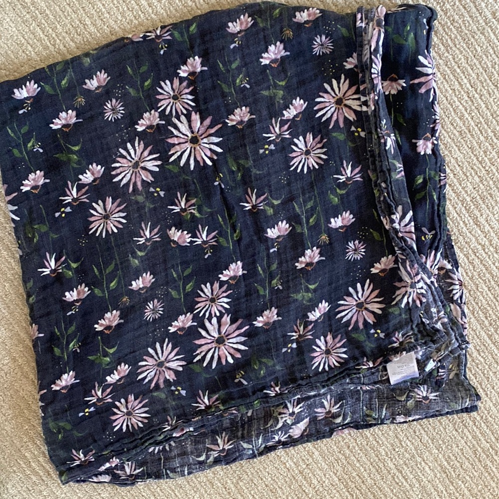 Little Unicorn Dahlia Muslim Blanket